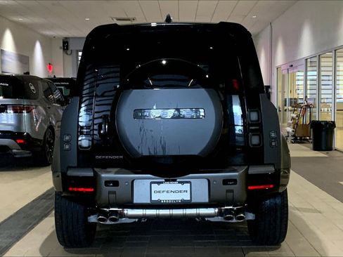 New 2026 Land Rover Defender 110 V8 AWD/4WD image 4