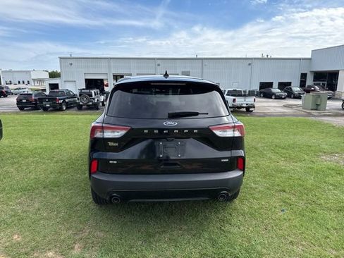 Used 2022 Ford Escape SE w/ SE Sport Appearance Package FWD image 5