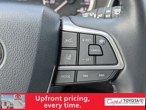 Used 2025 Toyota Highlander XLE AWD/4WD image 20