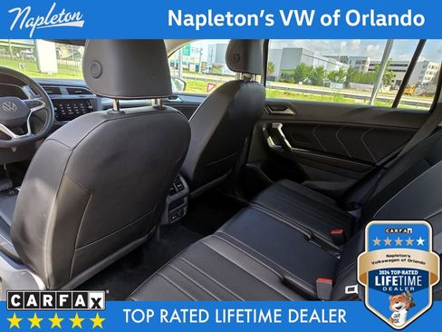Used 2024 Volkswagen Tiguan SE image 35