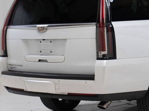 Used 2016 Cadillac Escalade ESV Premium AWD/4WD image 14