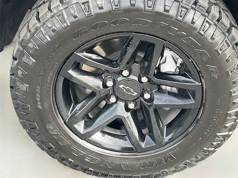 Used 2024 Chevrolet Silverado 1500 LT Trail Boss w/ Convenience Package II image 32