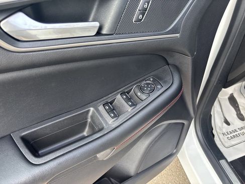 Used 2022 Ford Edge ST-Line image 13