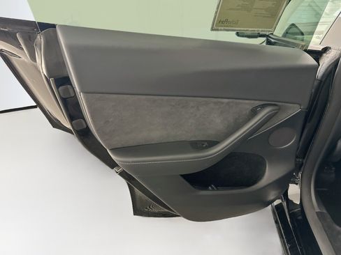 Used 2024 Tesla Model Y Long Range AWD/4WD image 26