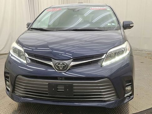 Used 2019 Toyota Sienna Limited image 6