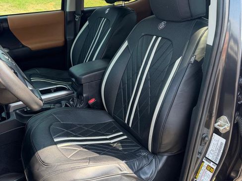 Used 2020 Toyota Tacoma SR5 RWD image 5