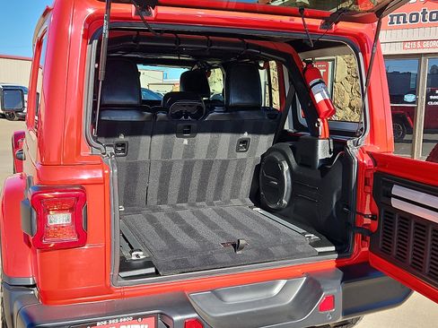 Used 2020 Jeep Wrangler Unlimited Sahara image 6