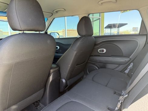 Used 2016 Kia Soul + image 28