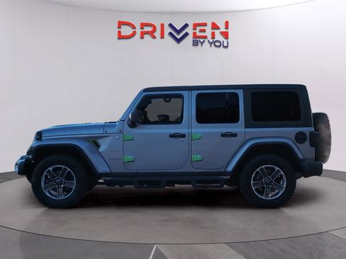 Used 2019 Jeep Wrangler Unlimited Sahara image 2