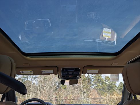 New 2026 Land Rover Range Rover Long Wheelbase SE image 25