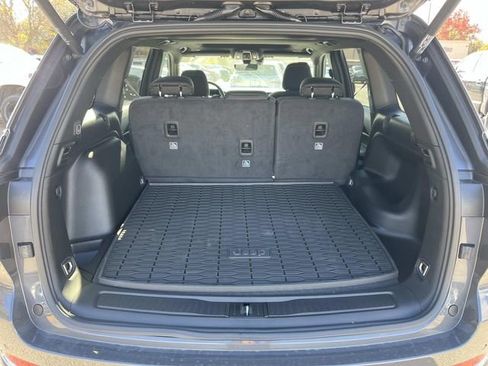 New 2025 Jeep Grand Cherokee Laredo X w/ Luxury Tech Group I image 12