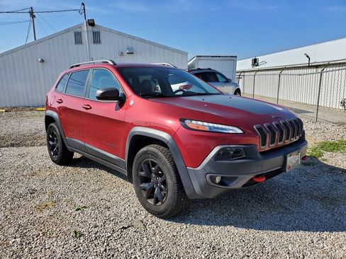 Used 2015 Jeep Cherokee Trailhawk w/ Cold Weather Group AWD/4WD image 9