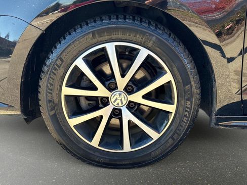 Used 2017 Volkswagen Jetta SE image 9