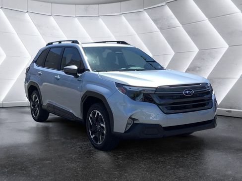 Used 2026 Subaru Forester Premium AWD/4WD image 1