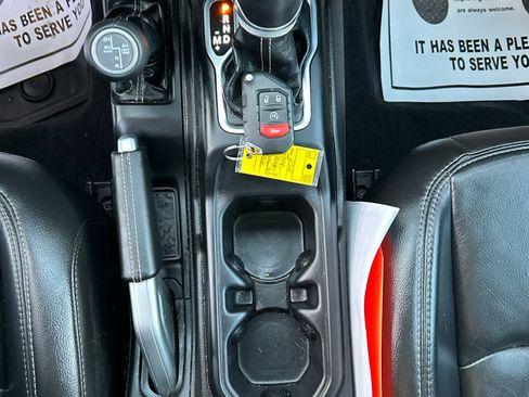 Used 2018 Jeep Wrangler Unlimited Sahara image 17