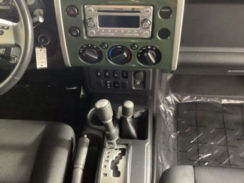 Used 2013 Toyota FJ Cruiser 4WD image 17