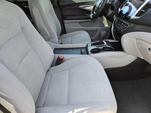 Used 2017 Honda Pilot EX image 10