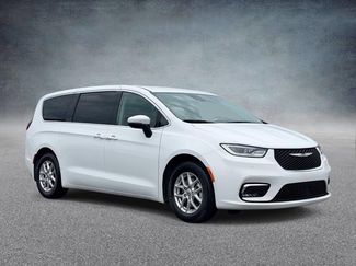 Used 2023 Chrysler Pacifica Touring-L FWD video 1