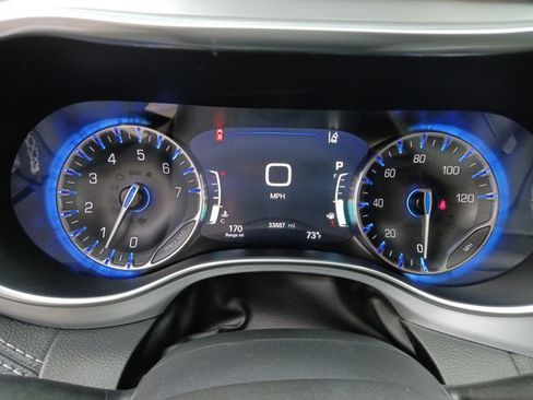 Used 2025 Chrysler Pacifica Limited FWD image 18