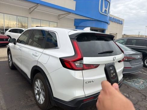 Used 2025 Honda CR-V EX image 4