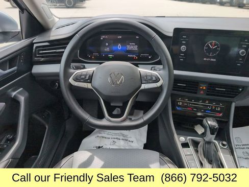 Used 2025 Volkswagen Jetta SE FWD image 15