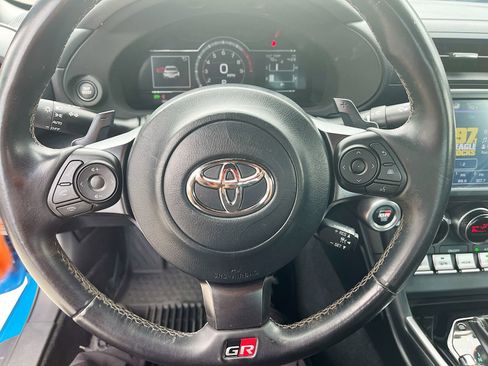 Used 2023 Toyota GR86 RWD image 11