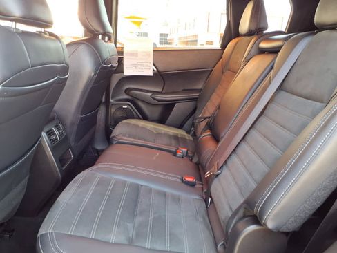 Used 2025 Mitsubishi Outlander SE AWD/4WD image 19