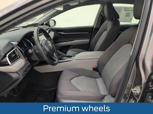 Used 2018 Toyota Camry LE FWD image 4