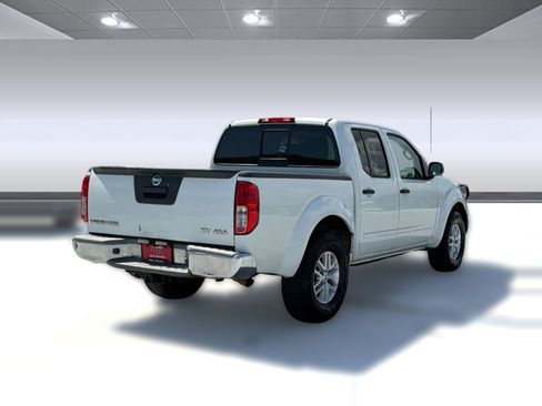 Used 2015 Nissan Frontier SV AWD/4WD image 9