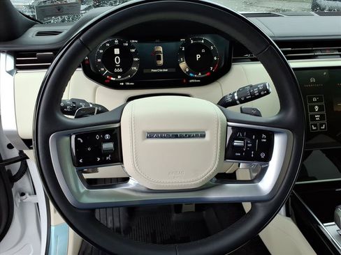 Used 2025 Land Rover Range Rover SE AWD/4WD image 15
