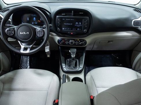 Used 2023 Kia Soul LX w/ LX Technology Package image 19
