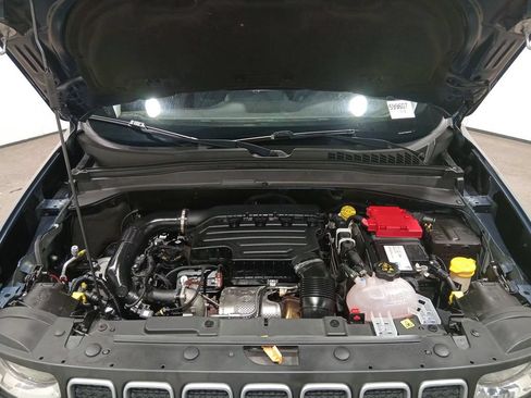 Used 2023 Jeep Renegade Latitude AWD/4WD image 11