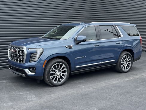 Used 2026 GMC Yukon Denali w/ Denali Reserve Package AWD/4WD image 1