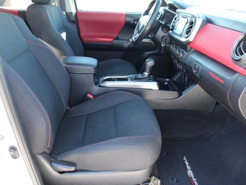 Used 2019 Toyota Tacoma SR5 image 20