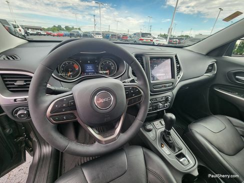 Used 2022 Jeep Cherokee Latitude Lux w/ Mopar Interior Package AWD/4WD image 26