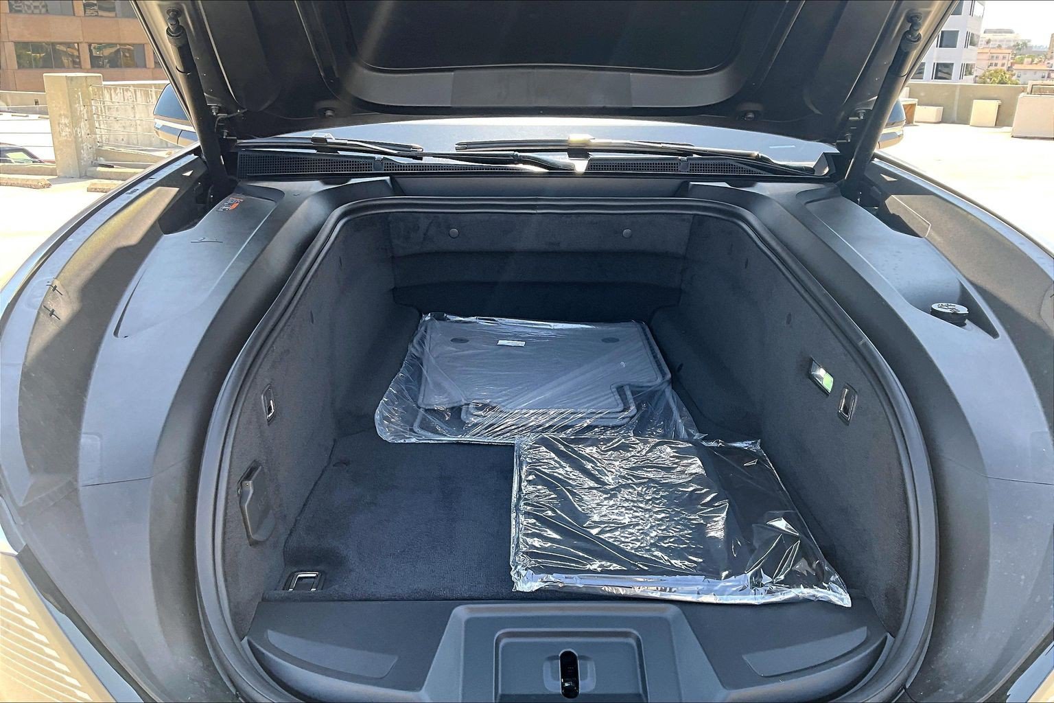 Used 2026 Cadillac Escalade IQL Luxury w/ LPO, Floor Liner Package AWD/4WD image 11