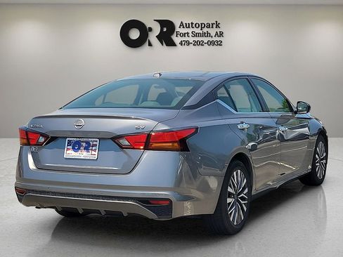 Used 2024 Nissan Altima 2.5 SV FWD image 5