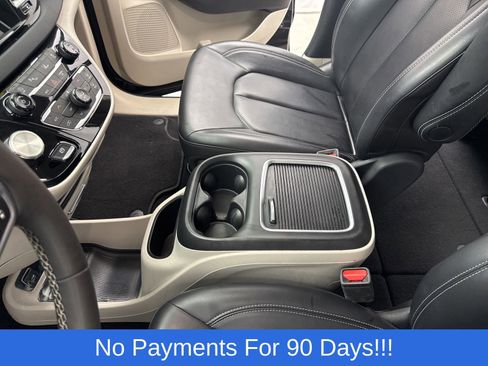 Used 2023 Chrysler Pacifica Touring-L FWD image 20