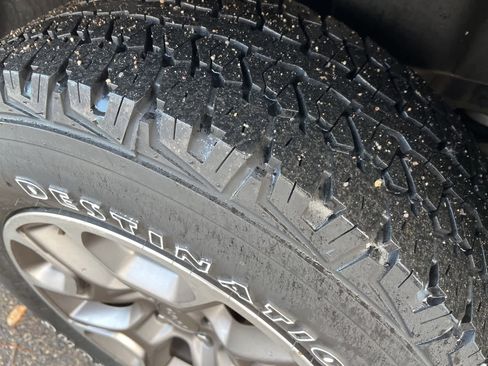 Used 2020 Jeep Cherokee Trailhawk w/ Cold Weather Group image 13