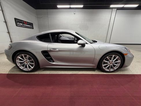 Used 2019 Porsche 718 Cayman RWD image 12