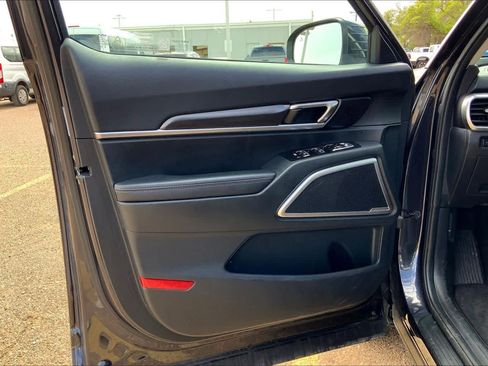 Used 2025 Kia Telluride S image 21