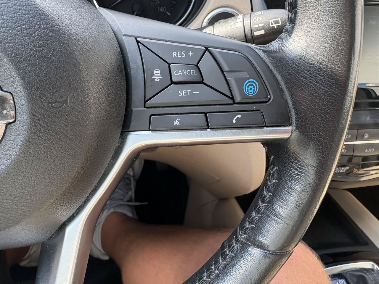 Used 2019 Nissan Rogue SV w/ Sun & Sound Touring Package FWD image 13
