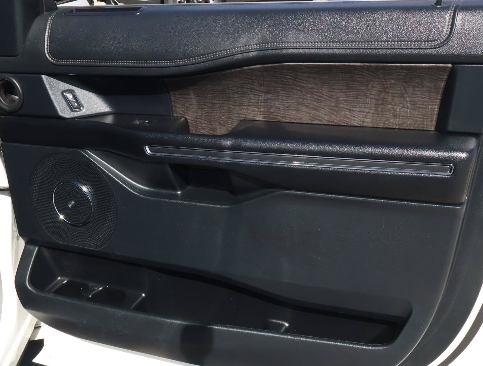 Used 2020 Ford Expedition Max Limited RWD image 17