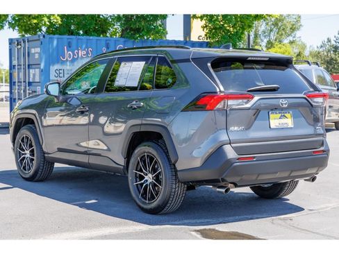 Used 2021 Toyota RAV4 LE AWD/4WD image 5