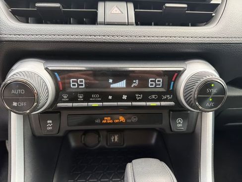 Used 2025 Toyota RAV4 XLE AWD/4WD image 21