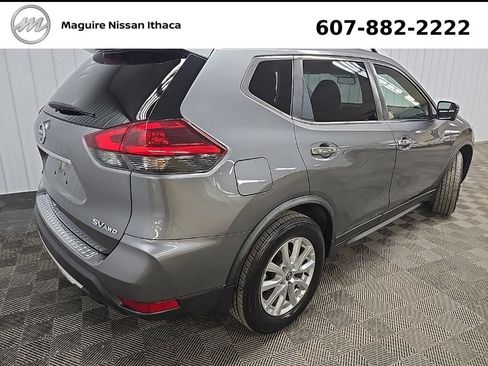 Used 2018 Nissan Rogue SV w/ Sun & Sound Touring Package AWD/4WD image 11
