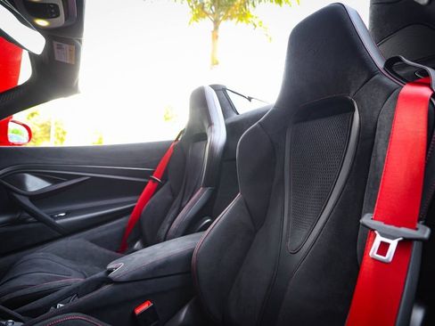 Used 2027 McLaren 750S Spider RWD image 39