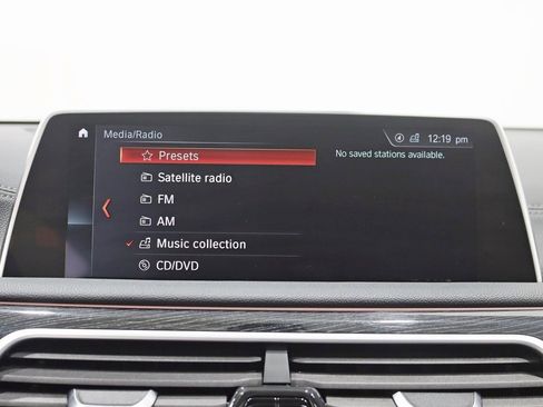 Used 2019 BMW 750i xDrive w/ M Sport Package image 22