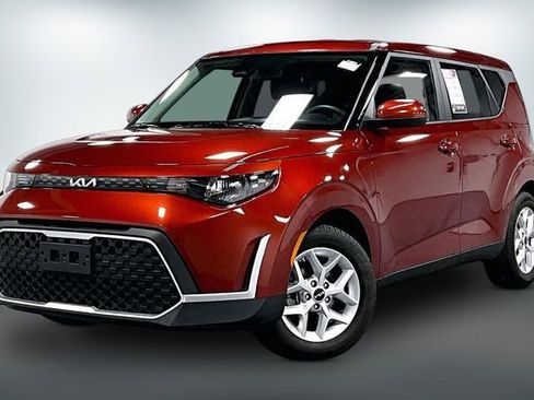 Used 2025 Kia Soul LX w/ LX Technology Package FWD image 3