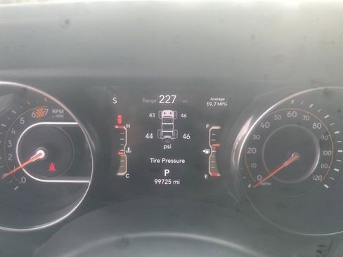 Used 2019 Jeep Wrangler Unlimited Sahara image 13